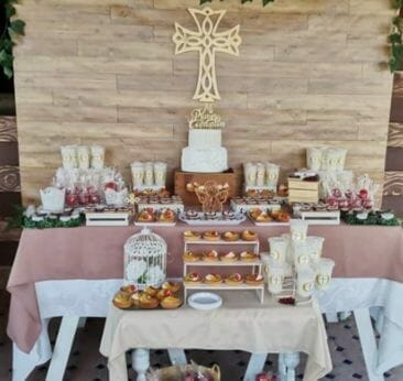 mesa de dulces para eventos religioso